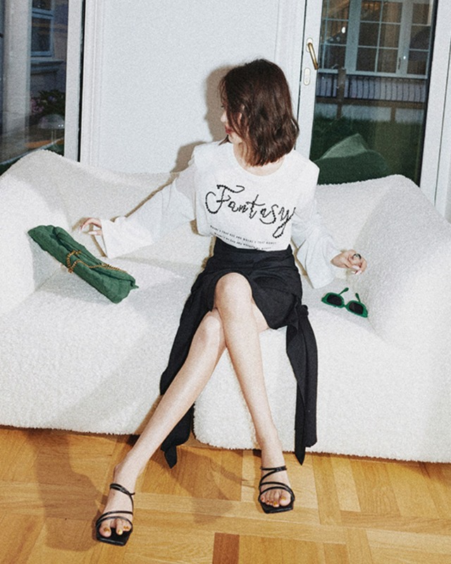 ハンドビーズ刺繍ロゴロングTシャツ　S25610