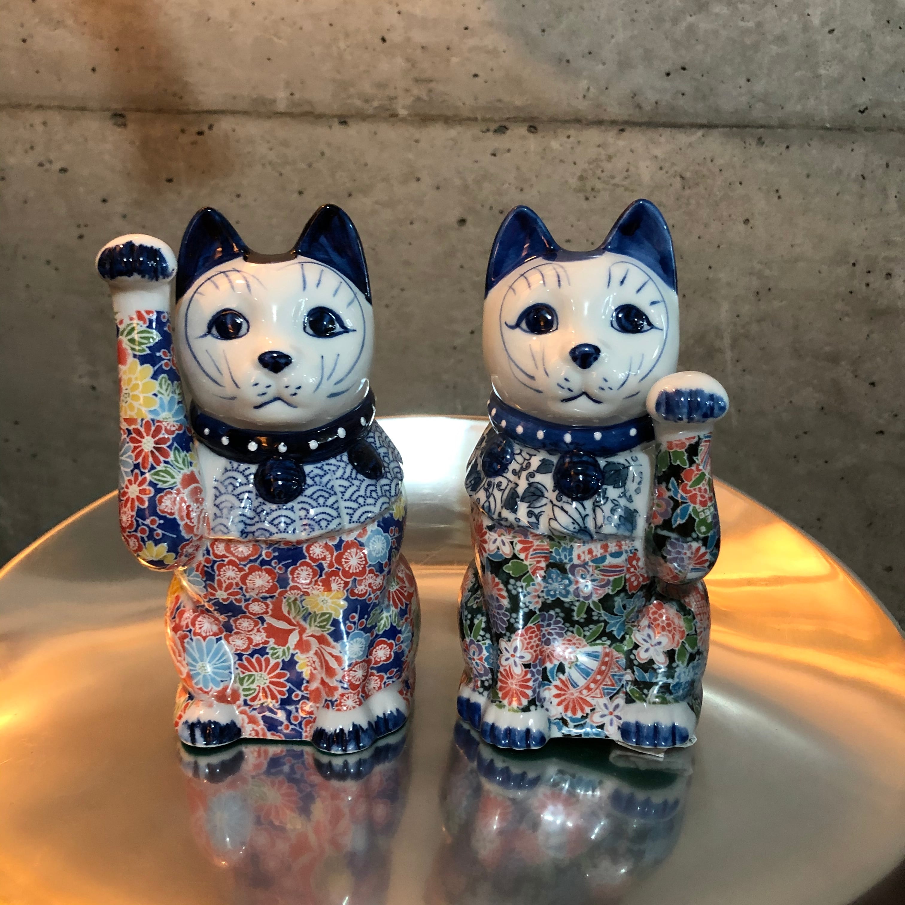 赤いリボンを巻いた白猫 ヴィンテージ ステンドグラス レア 丸型 ブルー 青 赤いリボンを巻いた白猫 ヴィンテージ ステンドグラス レア 丸型 ブルー 青