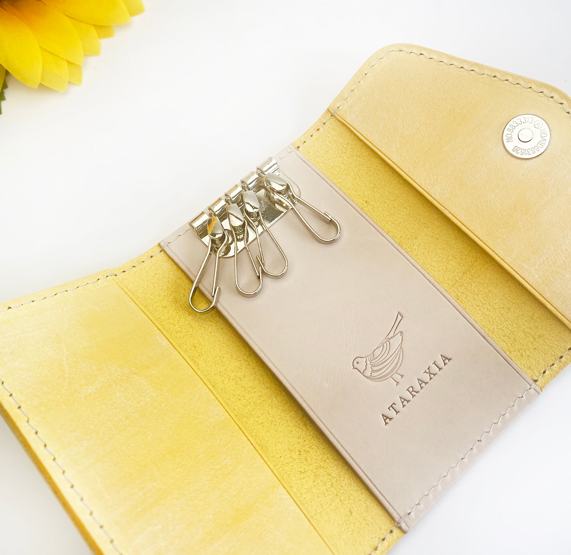 ビタミンカラー☆ レモンイエローのマグネット式キーケース