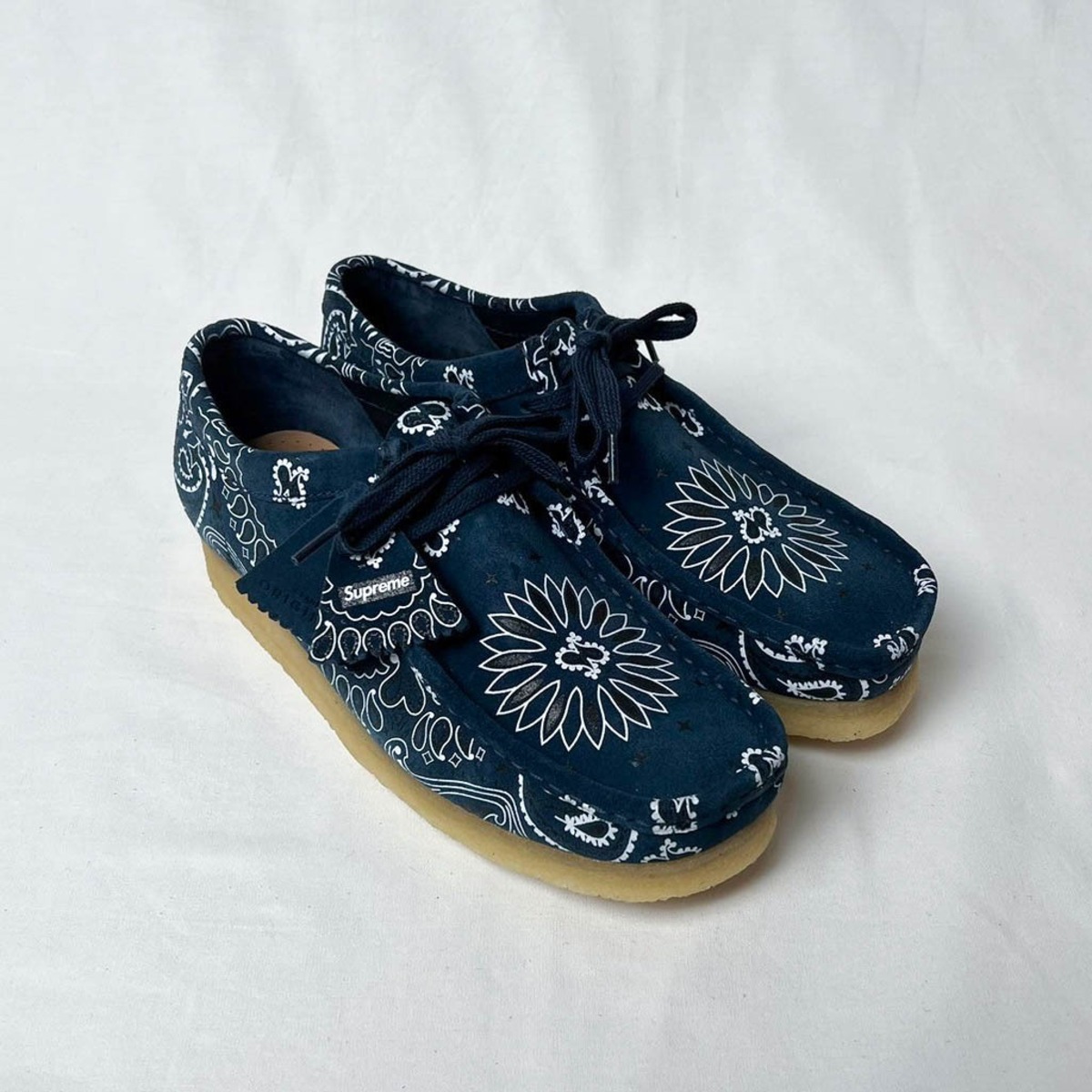 NEW] Clarks×Supreme 別注 BANDANA WALLABEE シュプリーム クラークス 