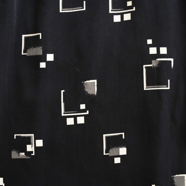 black base square art pattern l/s mode shirt