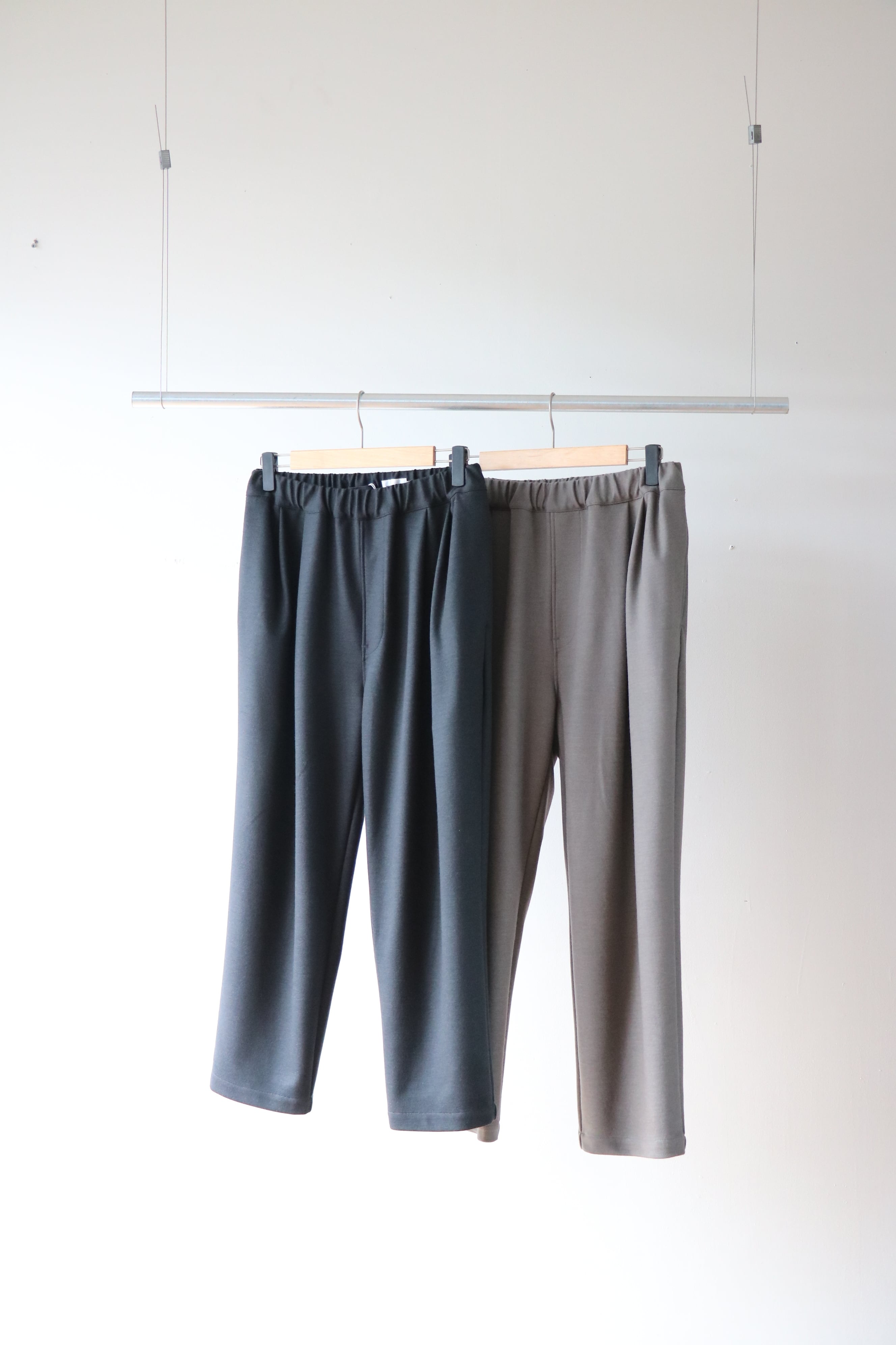 STILL BY HAND -Wool jersey two tuck pants- / CS04253 / スティル