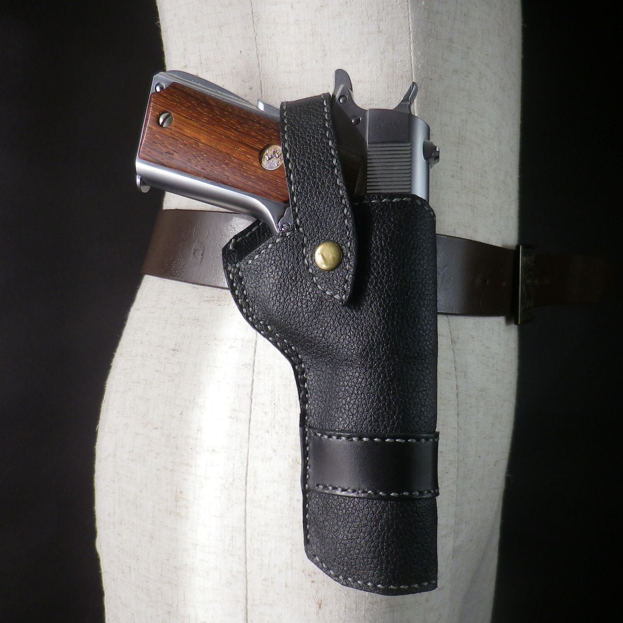 AKER製　実物1911用レザーヒップホルスター　右用　中古品 AKER製 実物革製1911用ヒップホルスター 右用 中古品｜Yahoo!フリマ