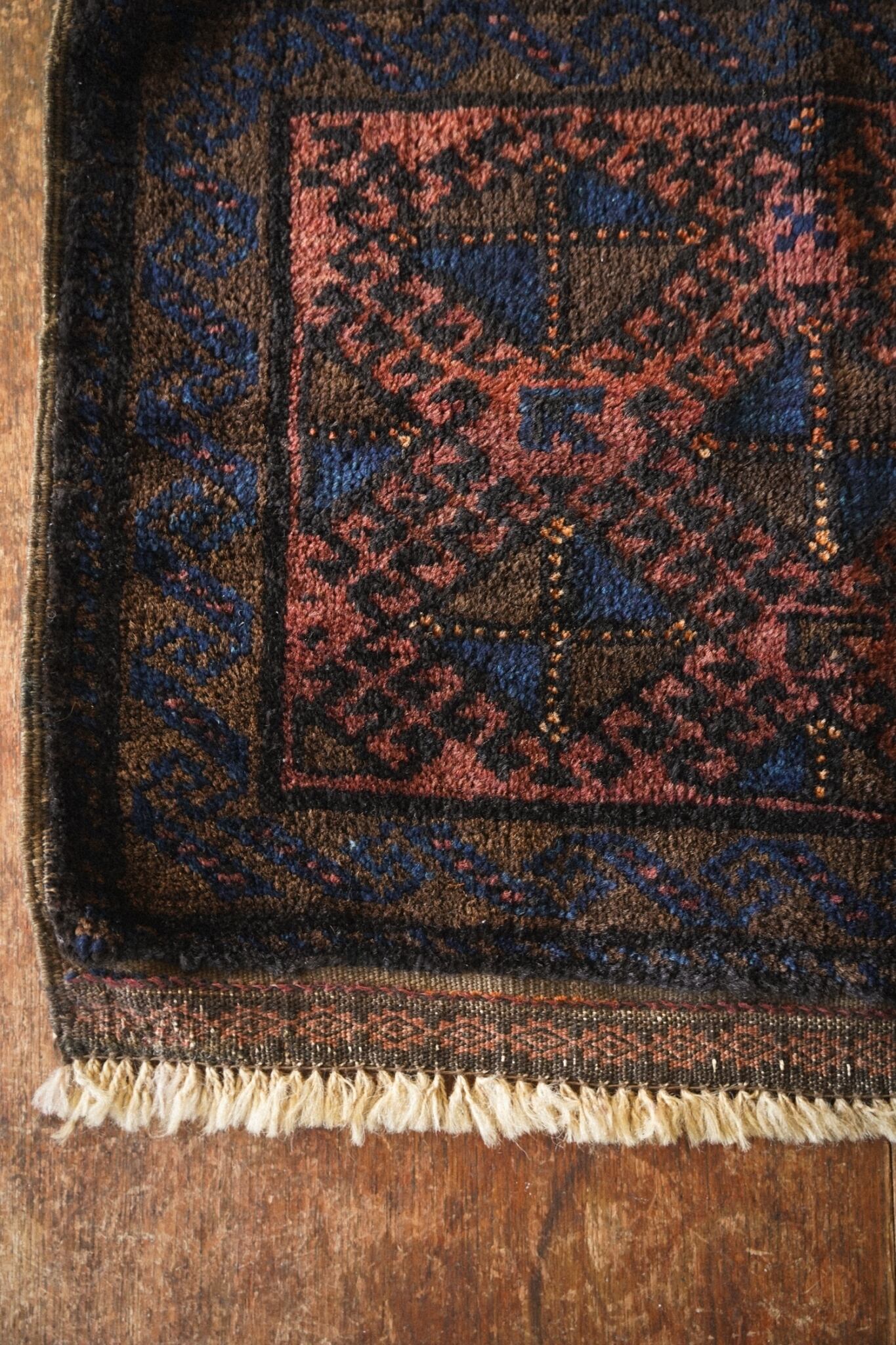 1429-Semi Antique Sistan Baluch rug | 手織りのヴィンテージラグ専門