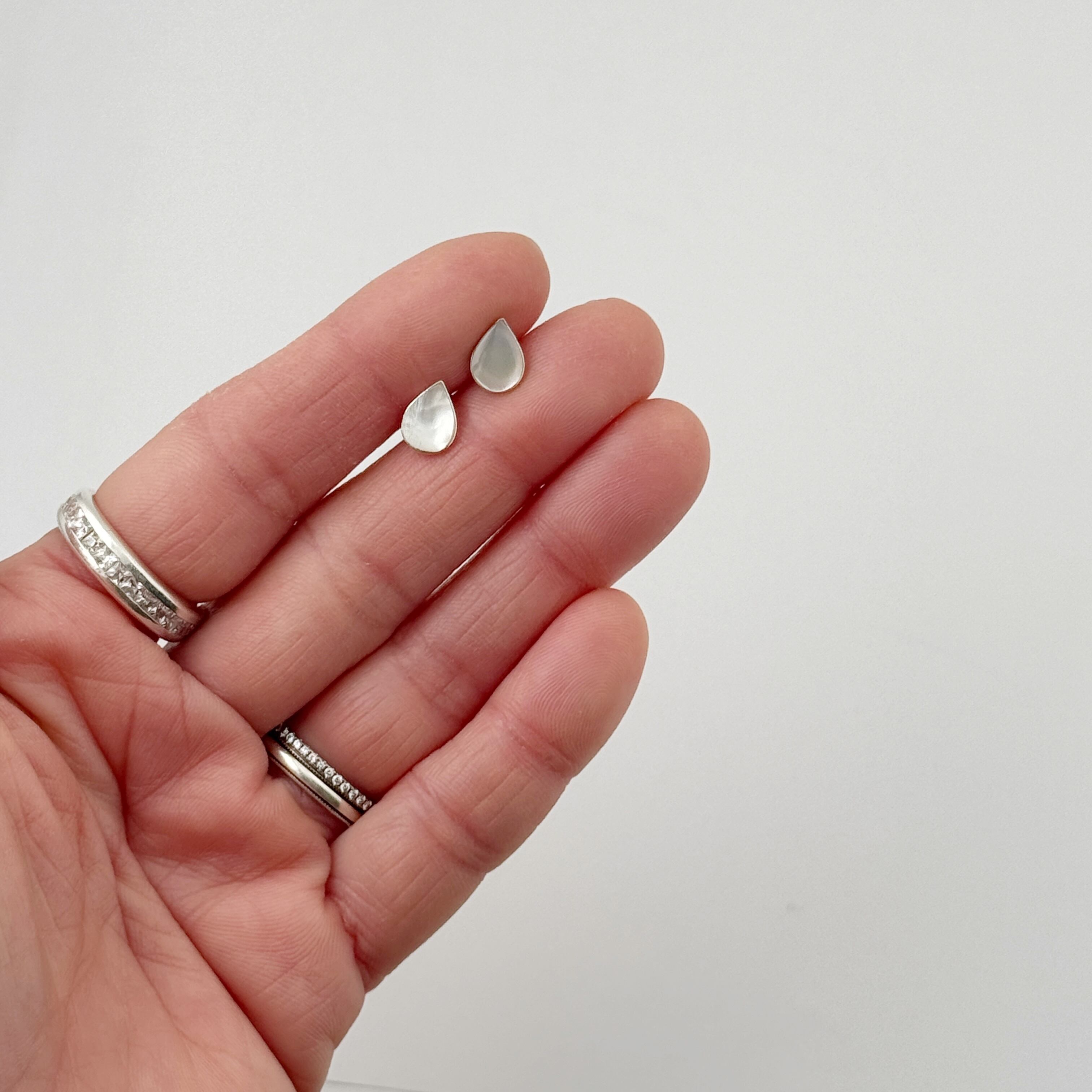 再入荷】白蝶貝 ドロップ スタッドピアス | 【公式通販】鎌倉の