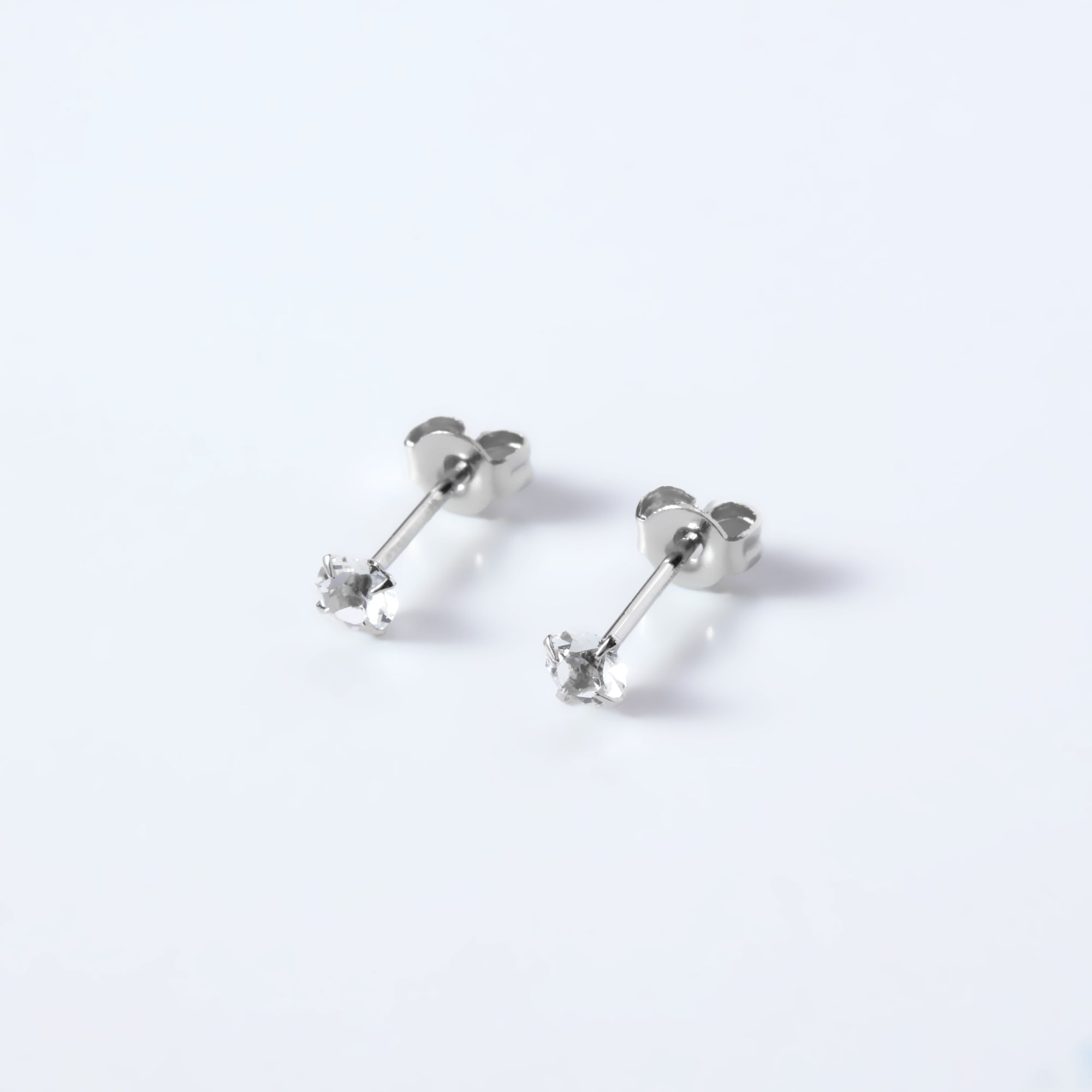 tomoスワロフスキーピアス✖️3 ピアス レディース スワロフスキー 3mm シンプル ピアス 金属