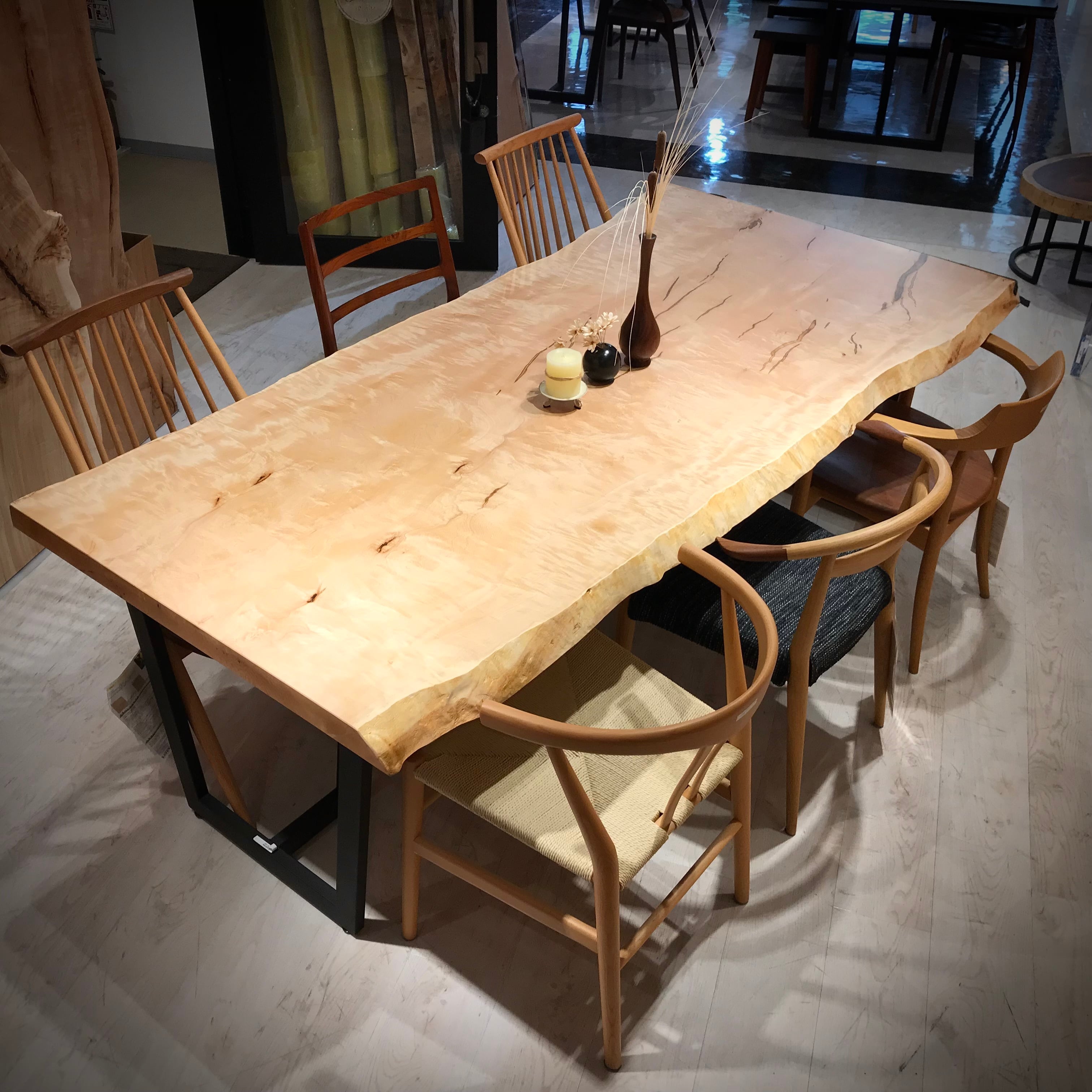 栃（トチ）_2100×840-1030×50_横浜元町店_テーブル天板/一枚板 232125