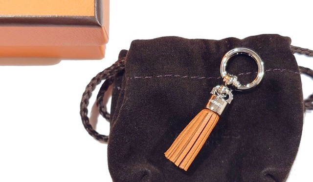 ほぼ未使用 HERMES エルメス ツイリーリング セ ル ポンポン チャーム レザー タッセル フリンジ ブラウン