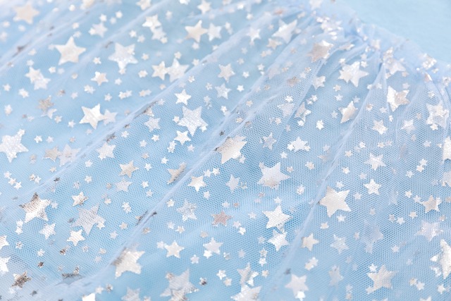 女の子　子供ワンピース　お洒落　うさぎ絵柄　キラキラ入りチュールワンピース　フリル　 カジュアル　幼稚園　保育園　小学校　綿肌ざわり通気性抜群な綿100％♪　お出掛けの 日にオススメです