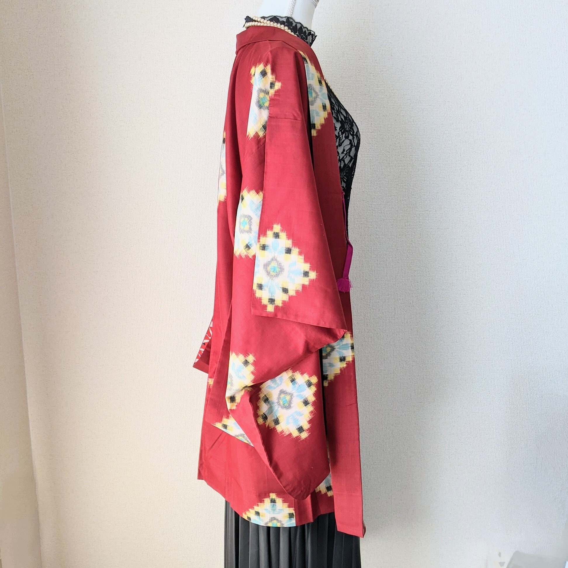 Vintage】HAORI 長羽織 羽織 正絹 銘仙 赤 裏地が可愛い シルク Vintage】HAORI 長羽織 羽織 正絹 銘仙 赤 裏地が可愛い シルク