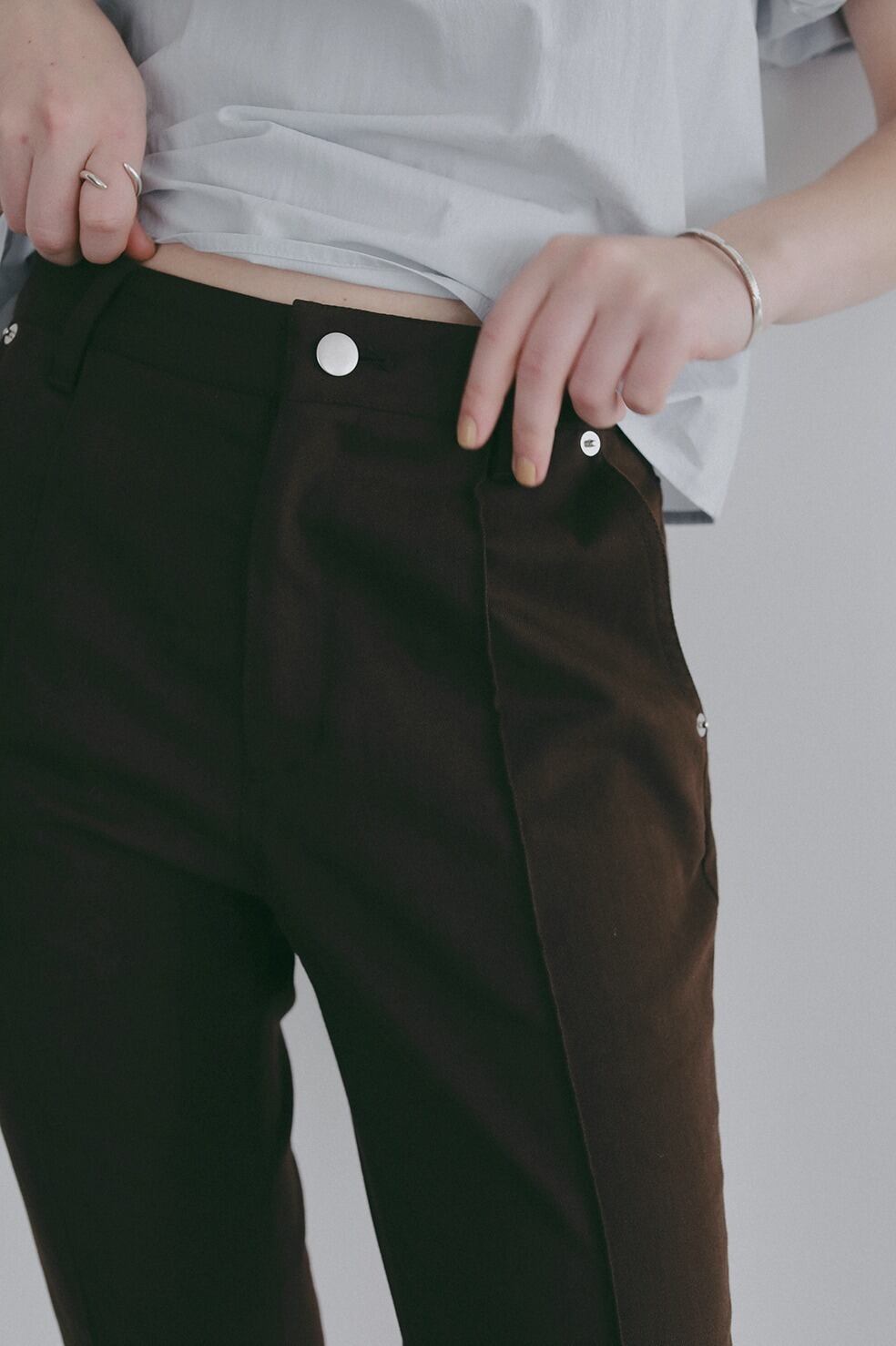 MANOF STRETCH CAPRI PANTS | FLICKA ASHIYA