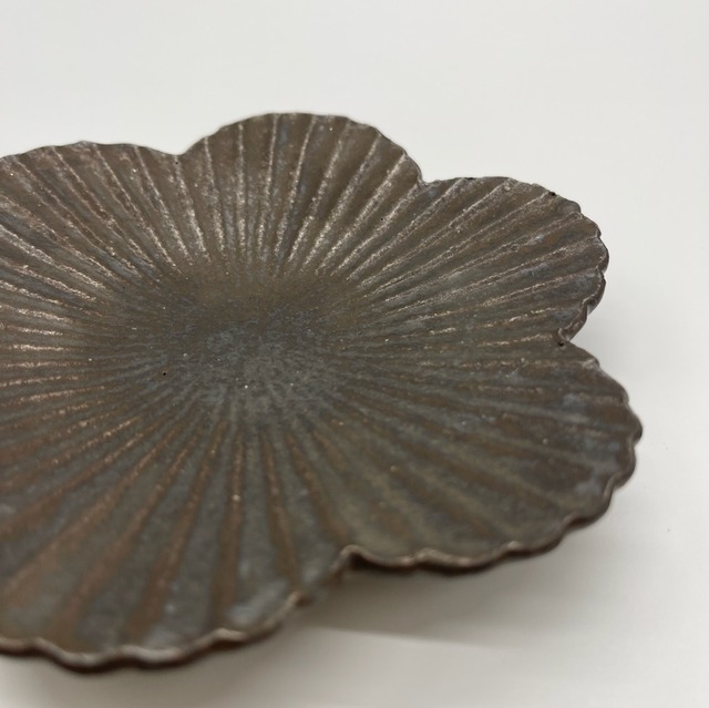 『宇田康介』輪花5寸皿A　鉄釉　2111100305679A