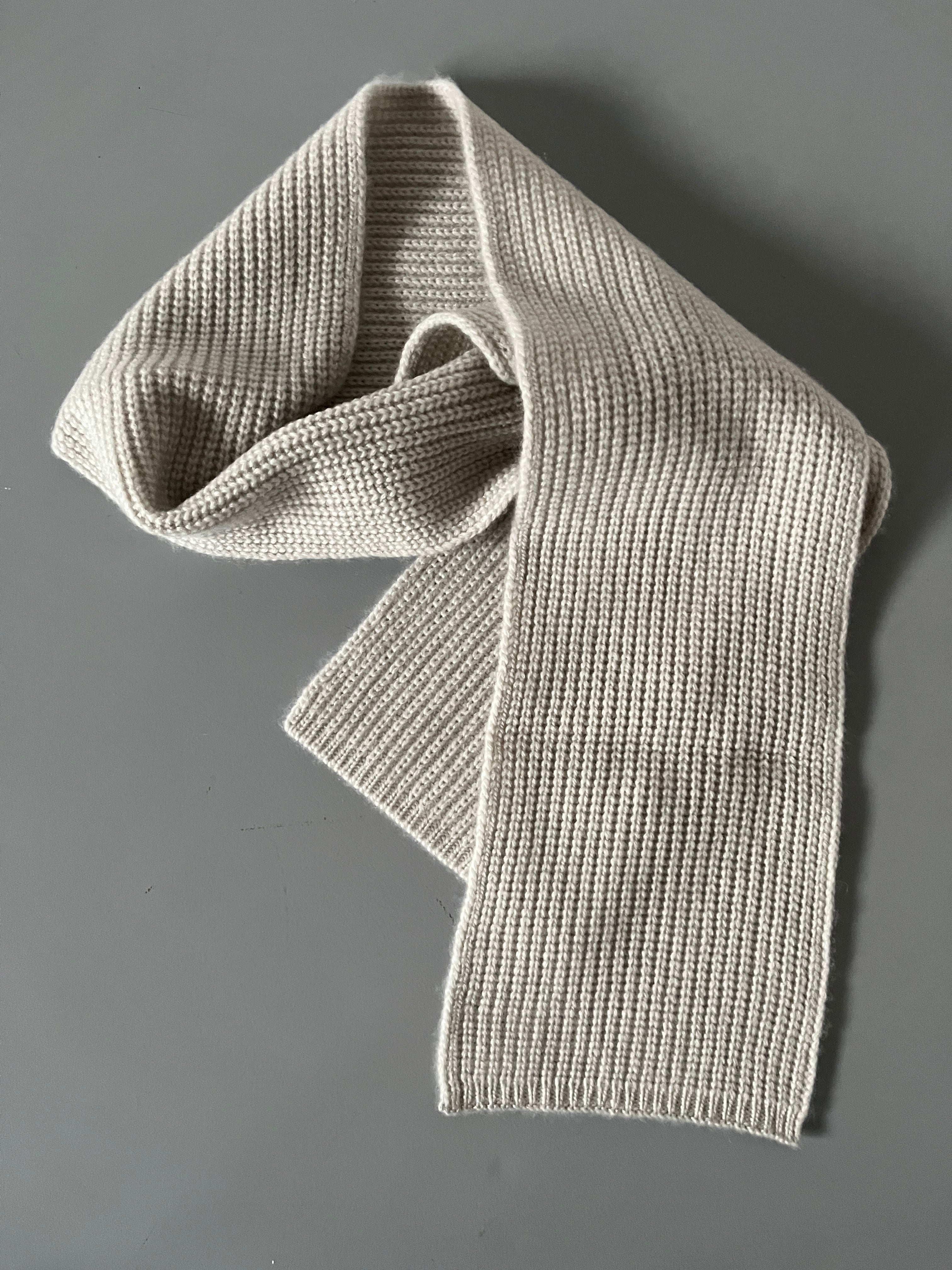 eleven 2nd イレブンセカンド　ボンボンマフラー　新品 eleven 2nd イレブンセカンド ボンボンマフラー 新品 eleven 2nd