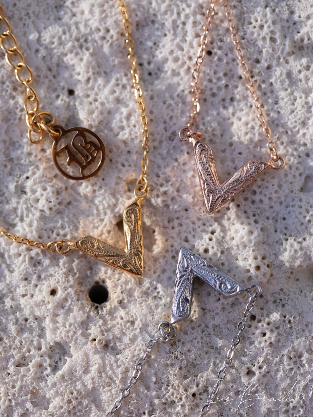 V necklace | IRIEBEACH