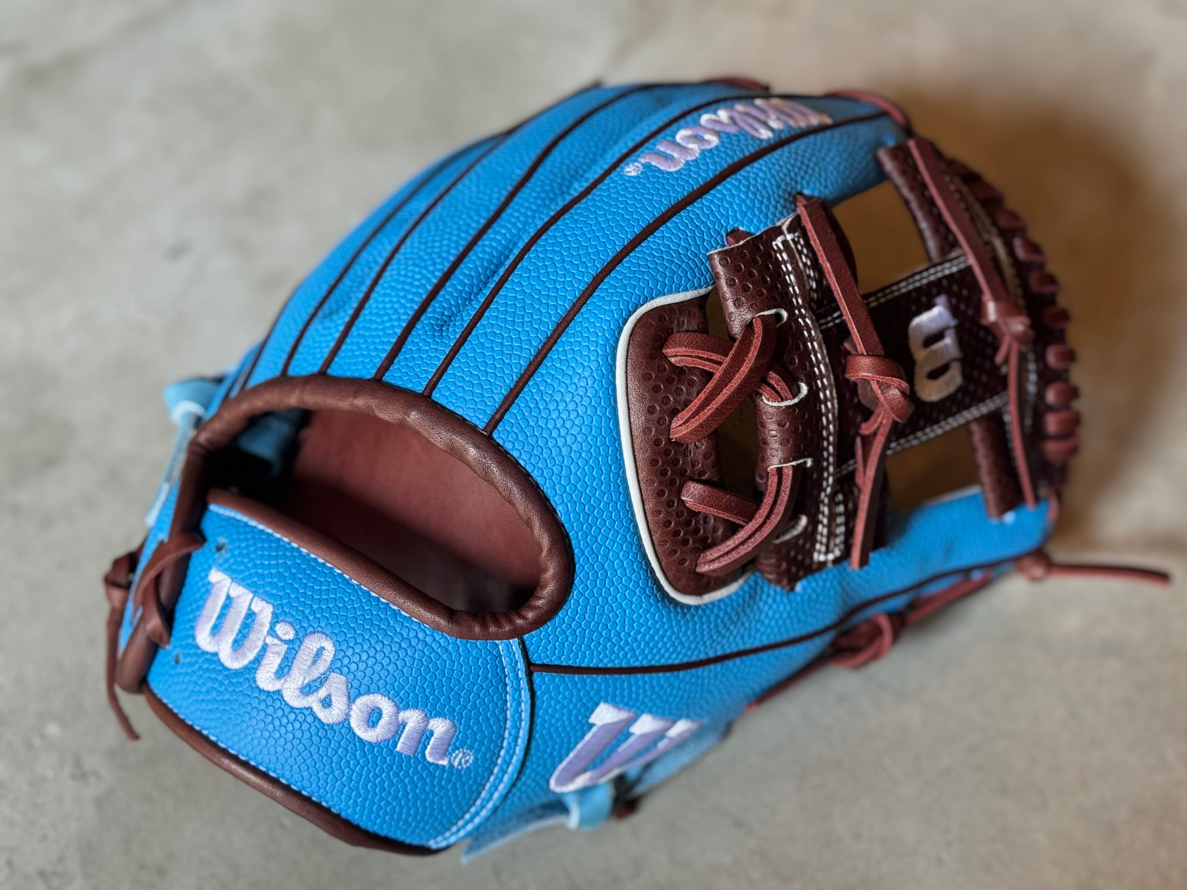 2025年限定モデル The Wannabe Hero DUAL 86型【Wilson】軟式用グラブ