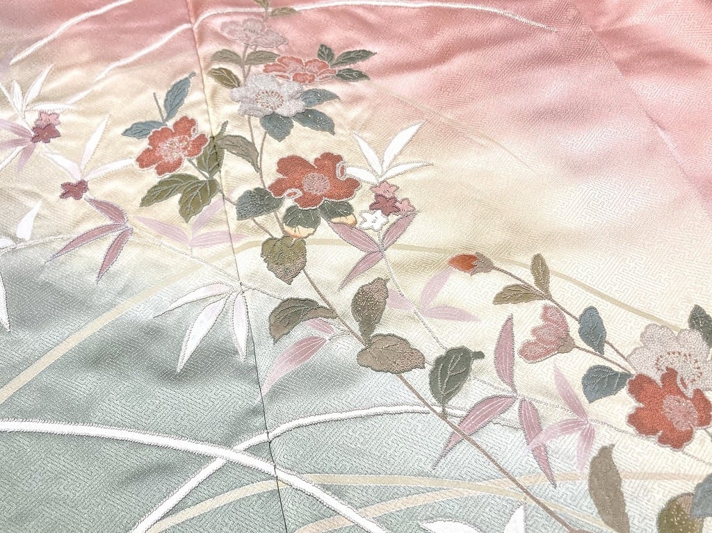 椿 手刺繍 マゼンタピンク 正絹ツヤツヤの美しいアンティーク帯 美品アンティーク帯