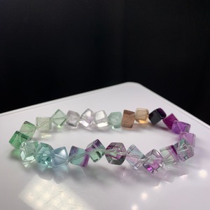 グラデーションキューブフローライトブレスレット
