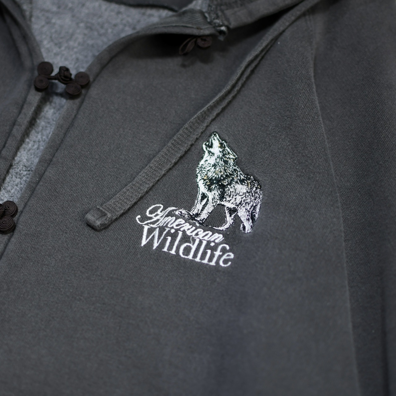 custom china button wolf embroidery hoodie