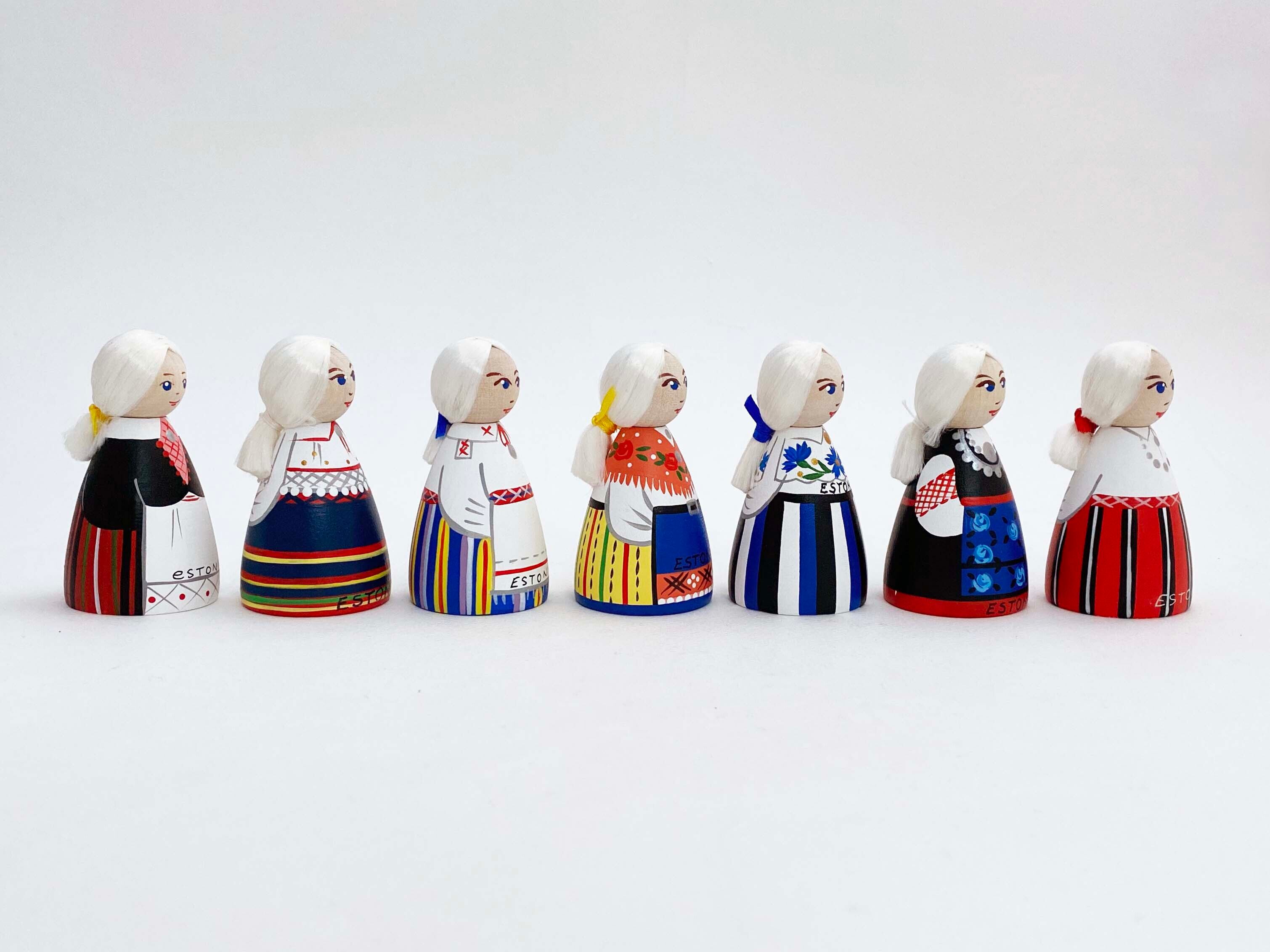 エストニアの民族こけし（女の子8cm）