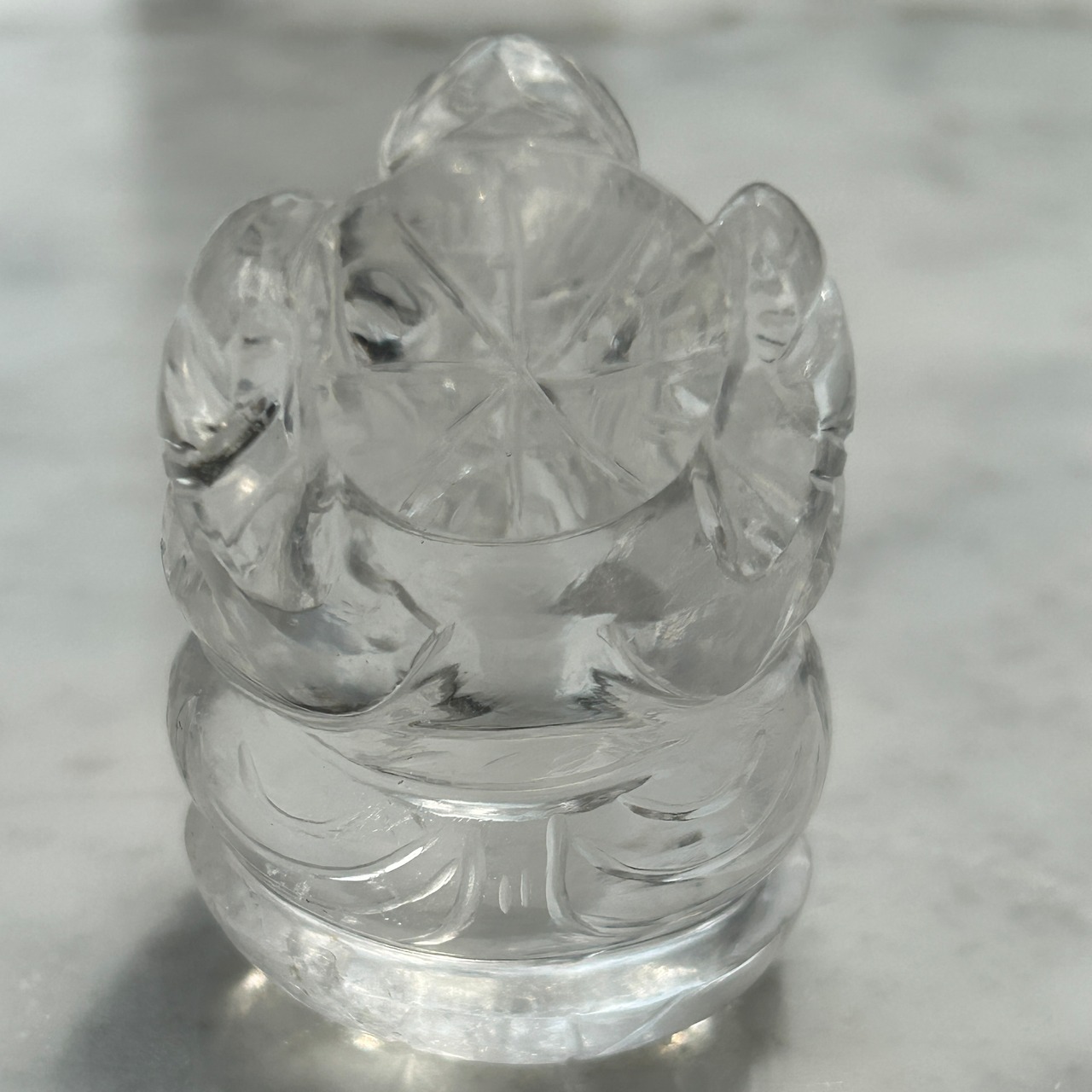 天然水晶 手彫りのガネーシャ神像