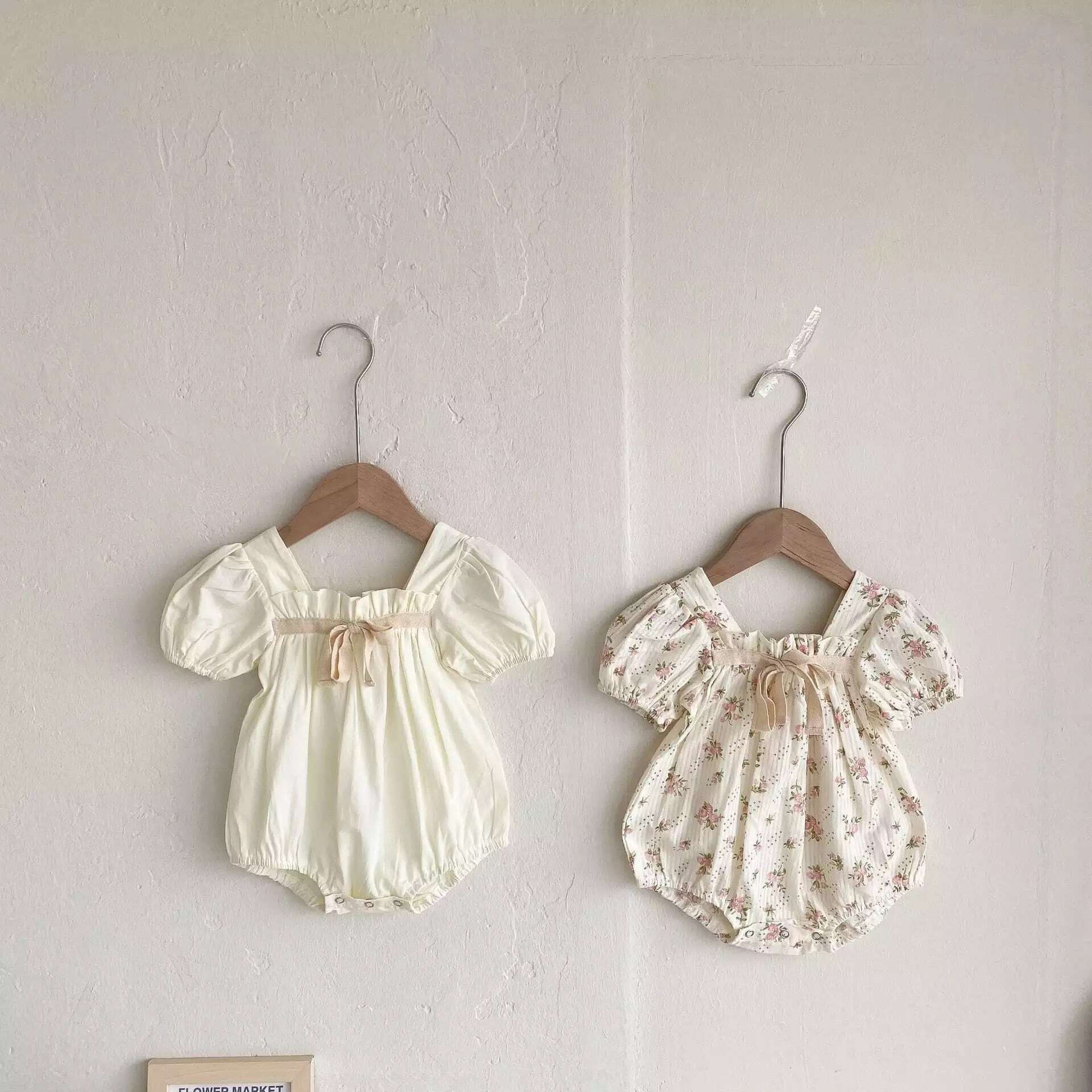 リボン付きロンパース