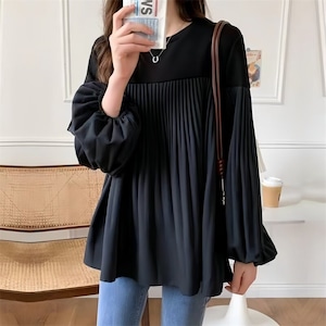 Elastic lantern‑sleeve long‑sleeve top with color‑block pleated panels (SN356)
