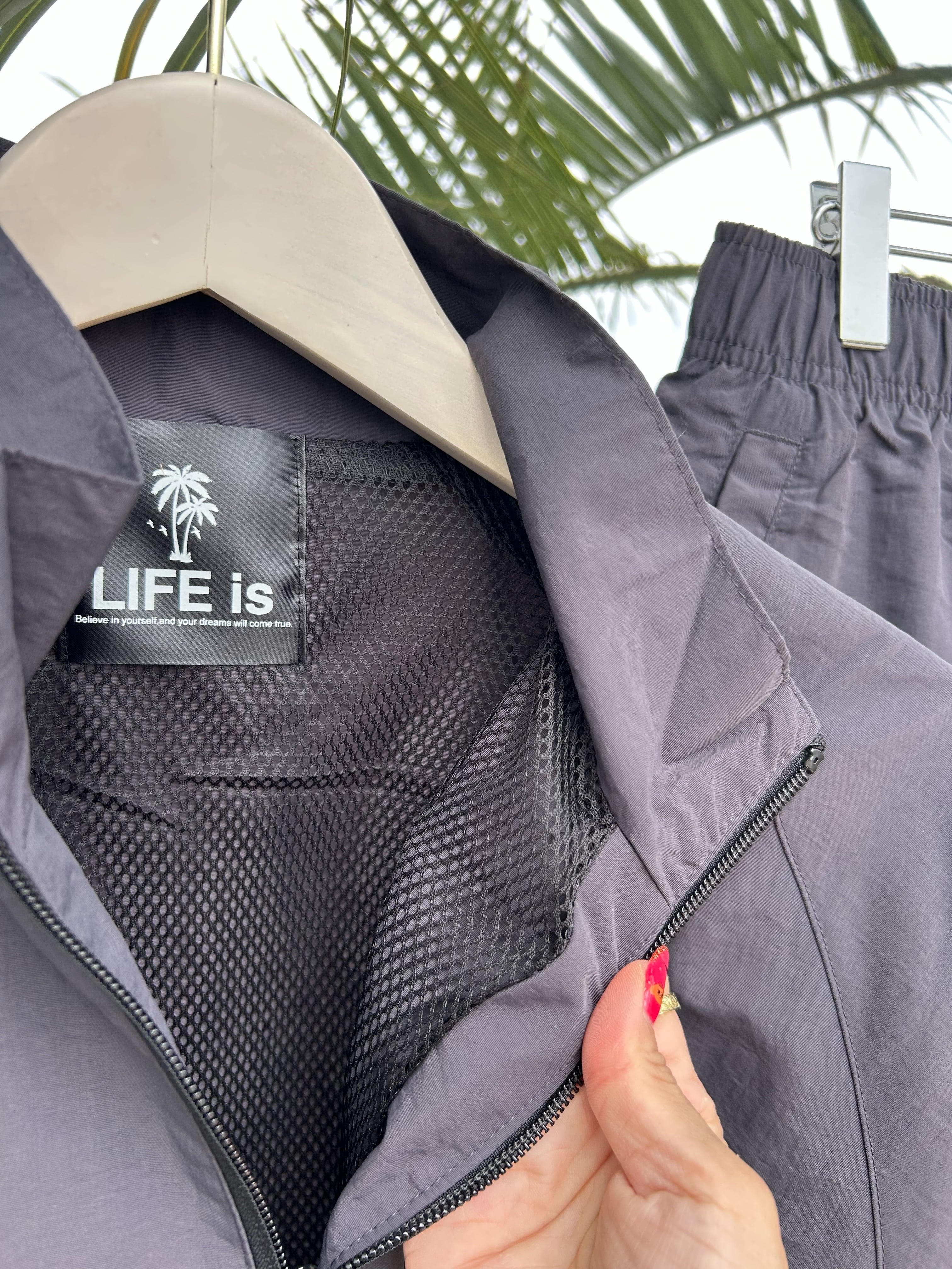 LIFEis 9th anniversary ナイロンセットアップジャケット ￥12,000(13,200)