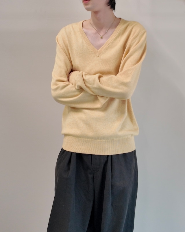 【Salvatore Ferragamo】yellow v-neck knit