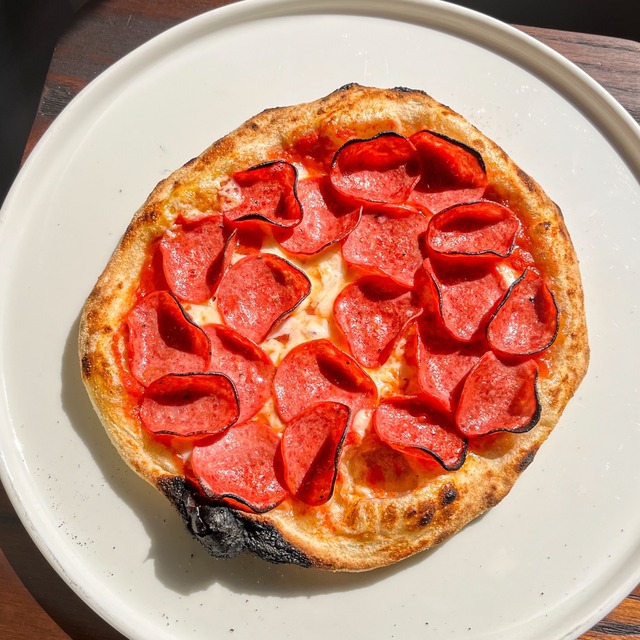 国産小麦粉　トマトソースとペパロニのピザ