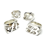 筆記体 ビッグ イニシャル リング:CB Jewelry Studio シービー ジュエリー スタジオ