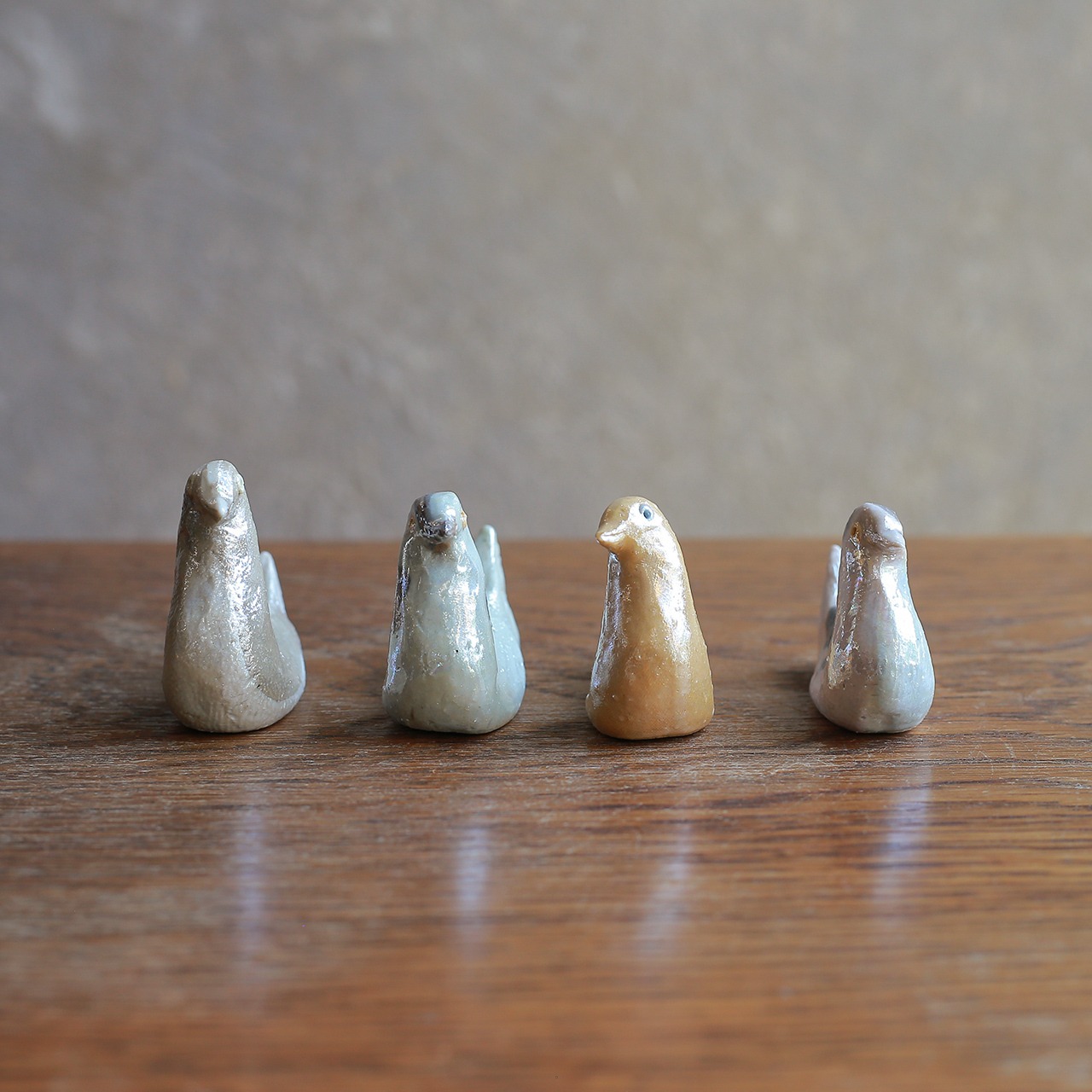 色とりどりの水鳥が集う、陶器の箸置き