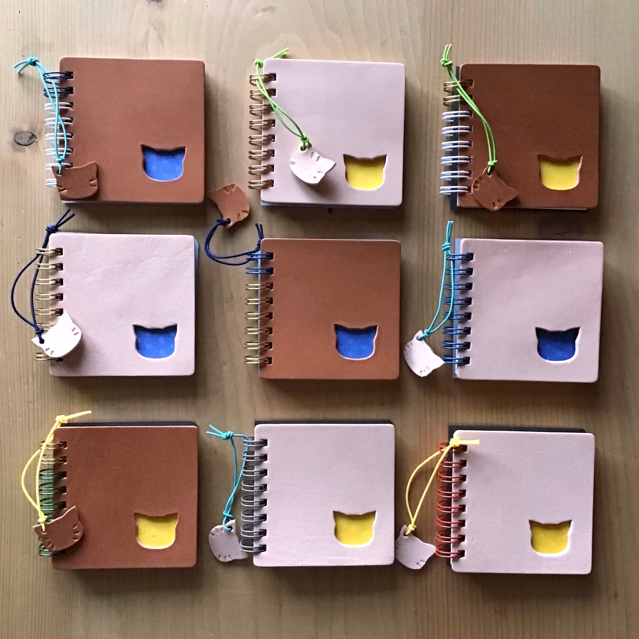 バインダーカバー　A6 ホワイト　ローズ　刺繍　韓国　貯金 バインダーカバー A6 ホワイト ローズ 刺繍 韓国 貯金 バインダー