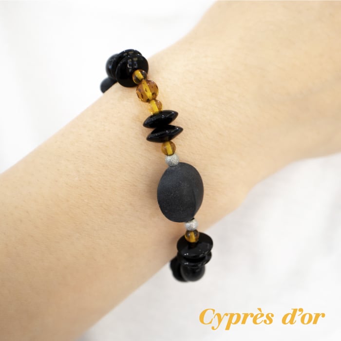 普段使いがしやすい琥珀ブレスレット】琥珀 オニキス 日常使い