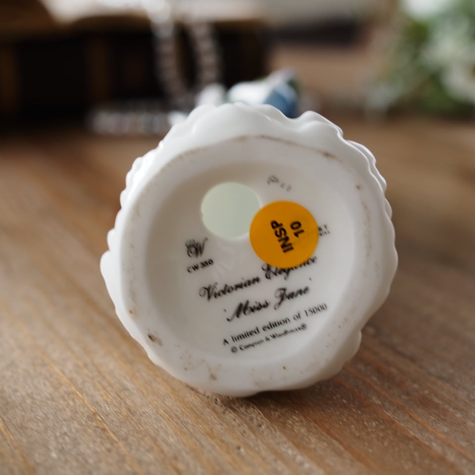 フィギュリン 英国コールポート Miss Jane 陶器人形 | antique