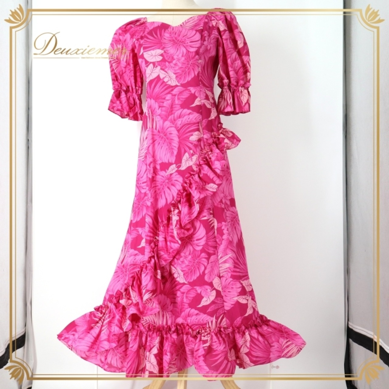 フラダンス 衣装 ワンピース ドレス ピンク系 アロハエミカ 日本製 Aloha Emika モンステラ柄 プルメリア柄 ハワイアンプリント アロハ フラ ダンス レッスン 練習 フリル 華やか 鮮やか かわいい おしゃれ 上品 明るい 大人 レッスン着 練習着 フラダンス衣装 アロハ ワンピース レディース ハワイ風 大人可愛い リゾート カジュアル レディースファッション エレガント スタイリッシュ