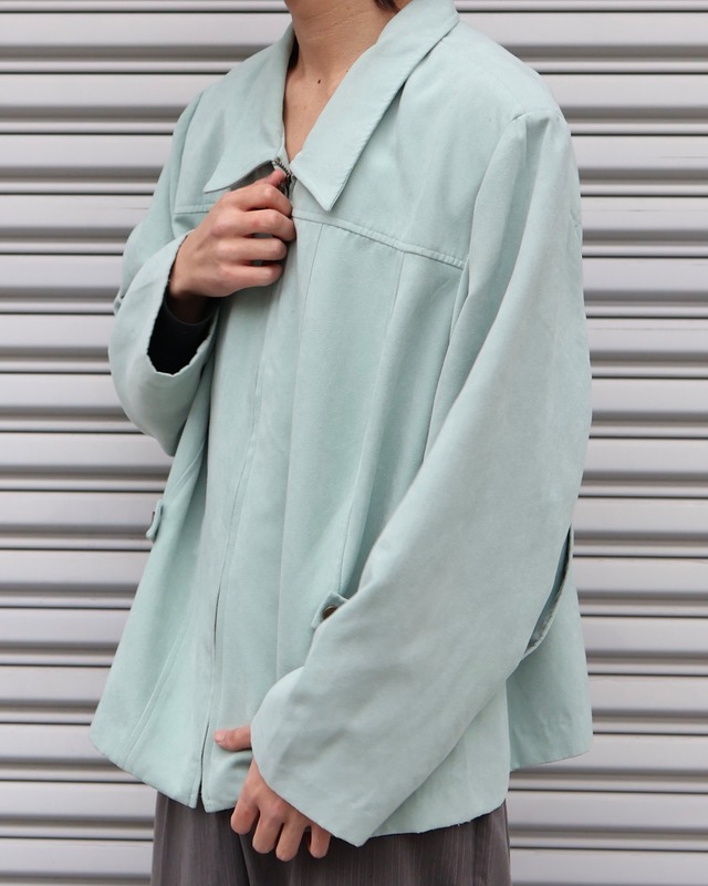 Coloring detail zip blouson