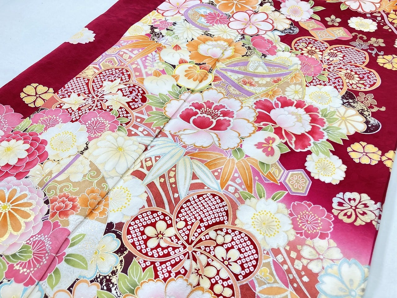 金駒刺繍 トールサイズ 振袖 花柄 桜 牡丹 菊 梅 正絹 袷 赤 ピンク