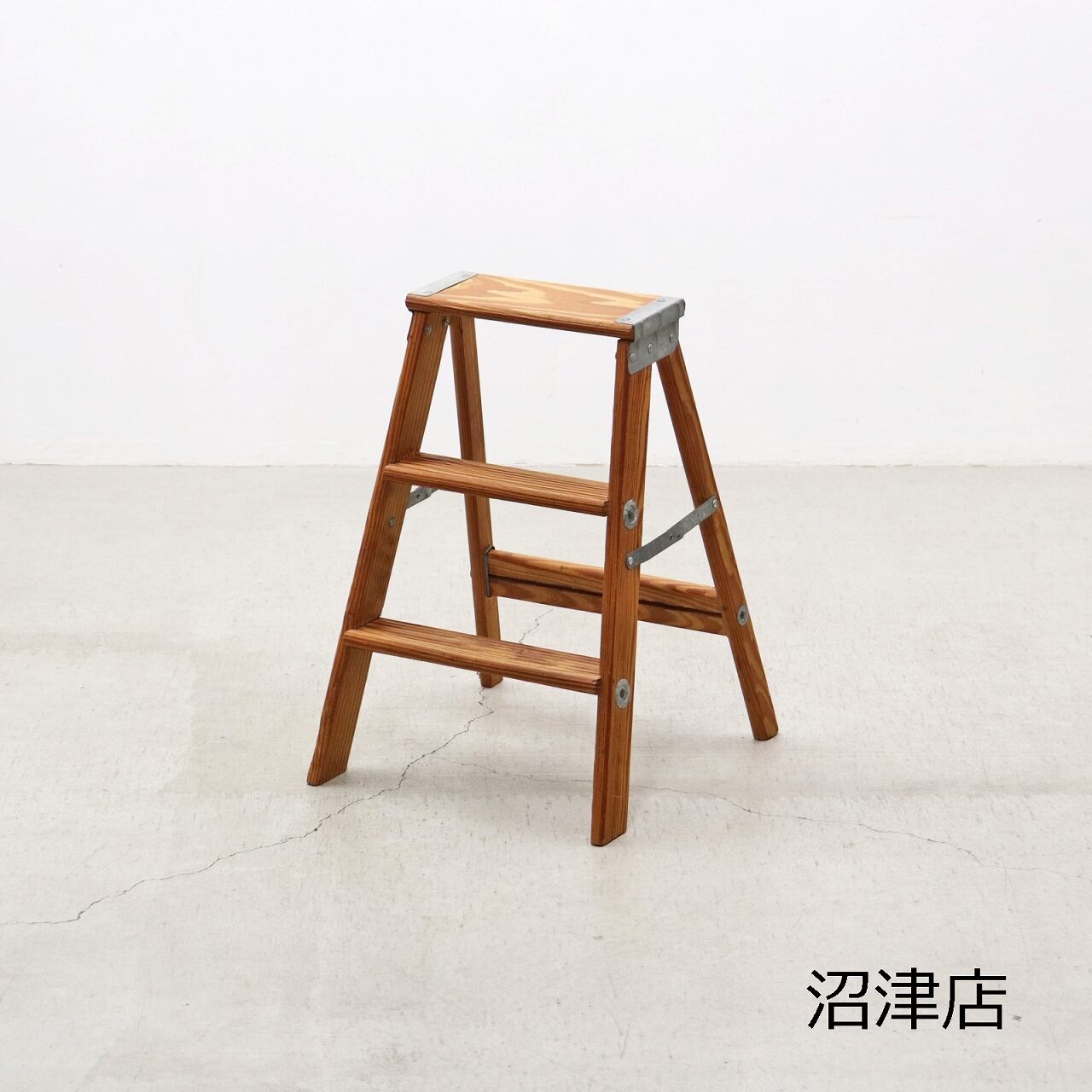 US アメリカ ヴィンテージ ステップ 脚立 花台 展示台 ガーデニング 棚 1fd87b78f679f6cf38299f4b115d3e