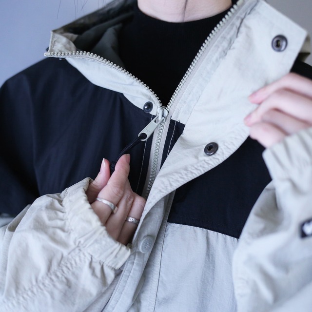 "Columbia" bi-color  good coloring over silhouette anorak parka