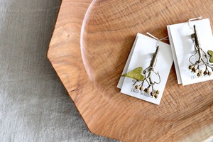 1KO ヘクソカズラのコサージュ