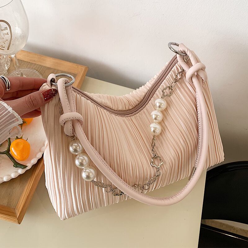 バッグ 鞄 カバン かばん レディース ショルダーバッグ ハンドバッグ ポシェット パールチェーン 収納 便利 肩がけ 肩掛け 手持ち コンパクト 使いやすい チャーム付き パール ファスナー チャーム ファスナー付き ギャザー PU かわいい 大人可愛い きれいめ 上品 エレガント 清楚 フェミニン シック おしゃれ お洒落 お嬢様 フォーマル おとな 送料無料 キュート ガーリー レトロ OL 通勤 学生 通学 デート お出かけ 女子会 ピンク ホワイト グレー