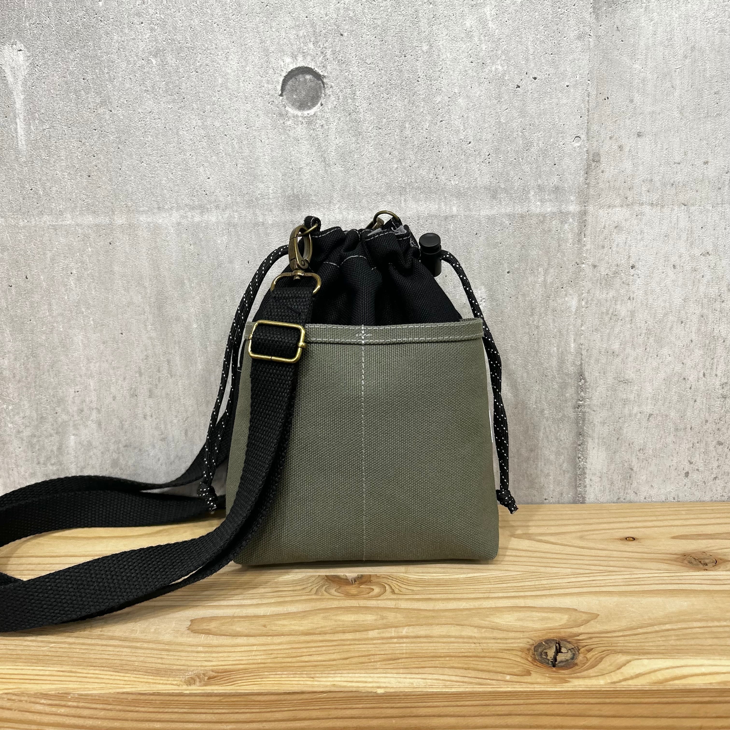 -* 2WAY巾着ショルダー *- 横Dカン付き【ブラック×ジャングル】