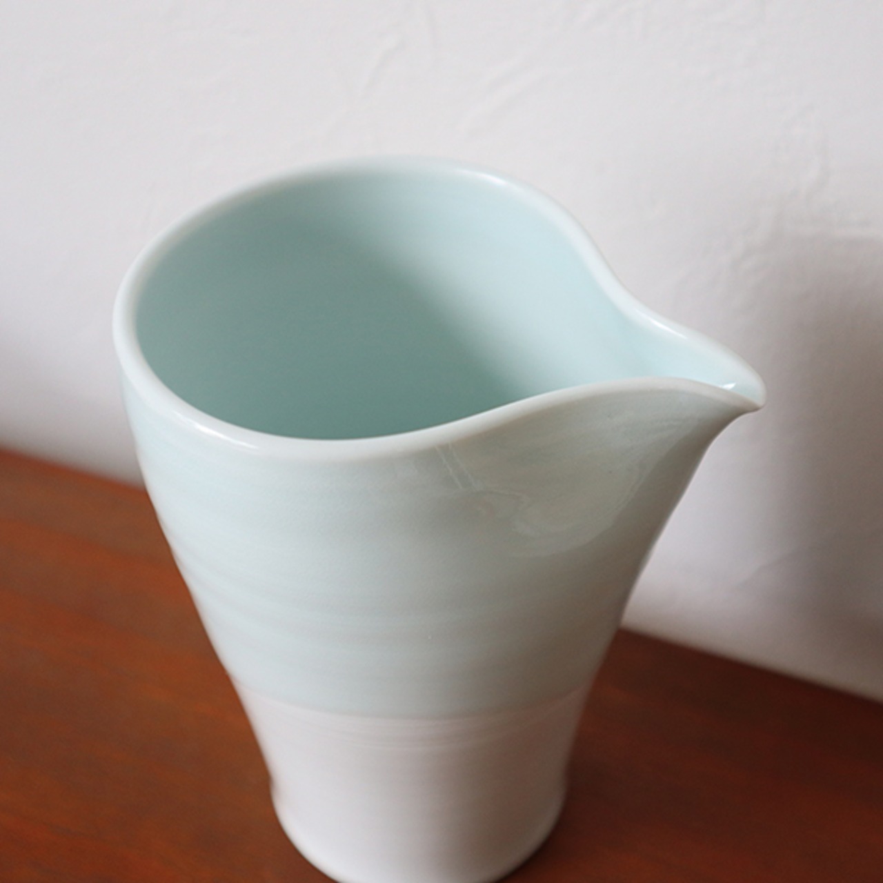 波佐見焼　青白磁釉流し片口　酒器