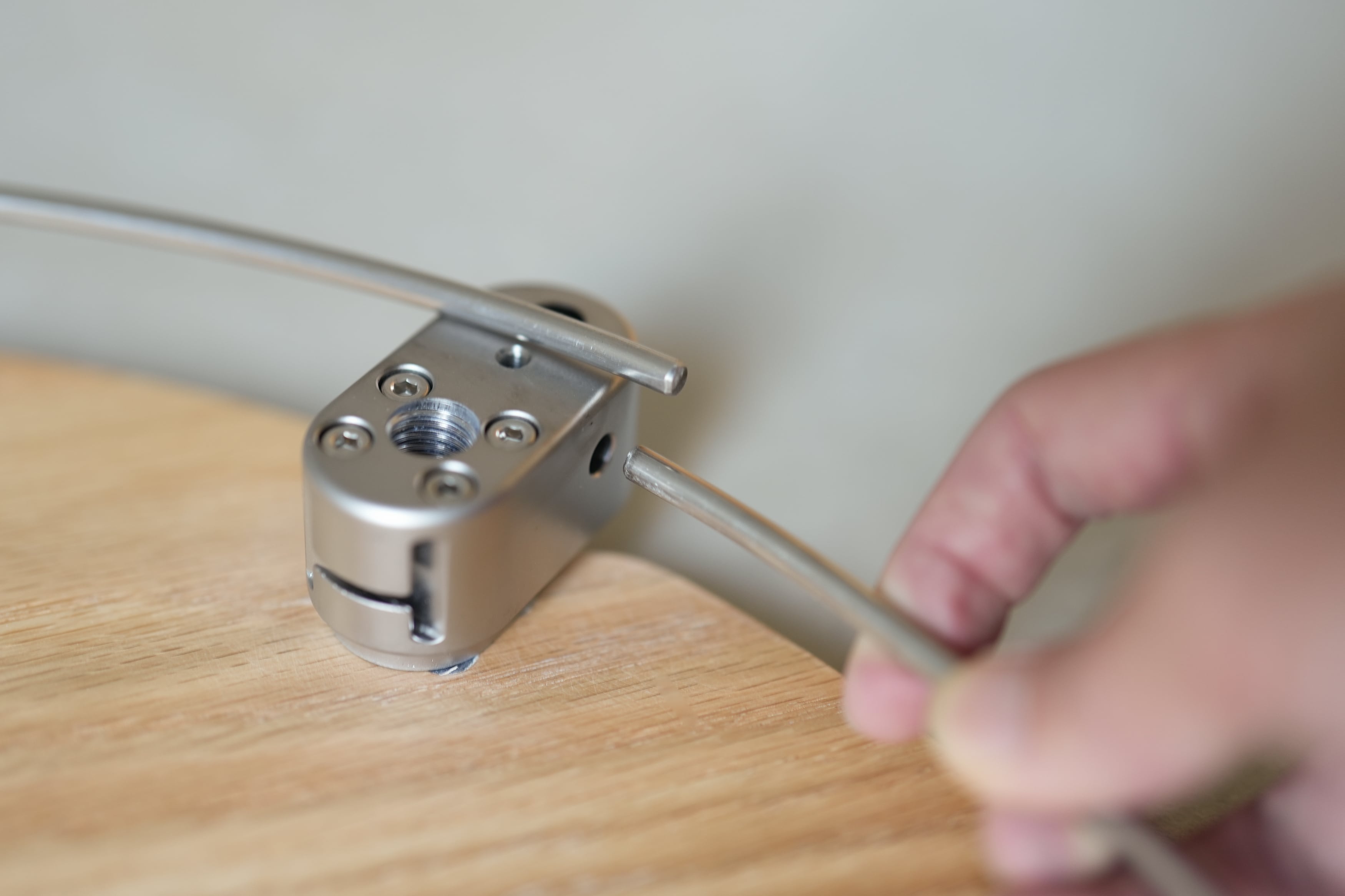 hxo Arc-Shaped Hanger for Round Table | hxo design jp