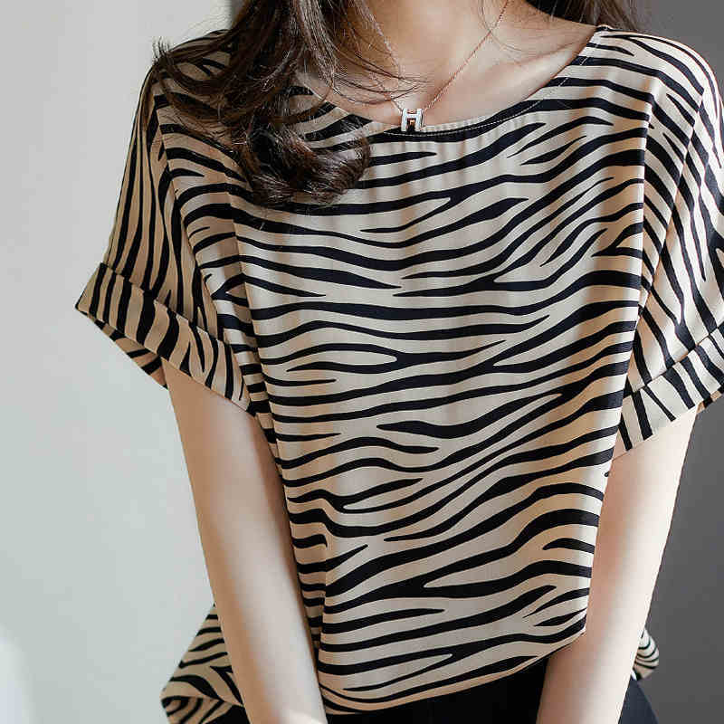 ISSEY MIYAKE me 幾何学模様 半袖トップス 幾何学模様 半袖トップス 黒 ISSEY MIYAKE me 幾何学模様 半袖