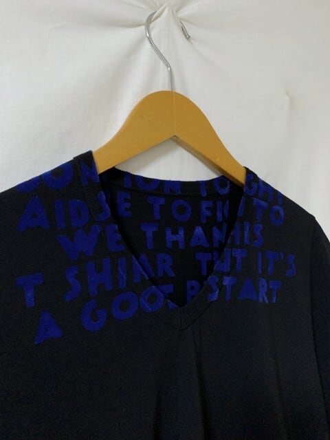 Lettering Print Design V-Neck T-Shirt "Maison Martin Margiela"
