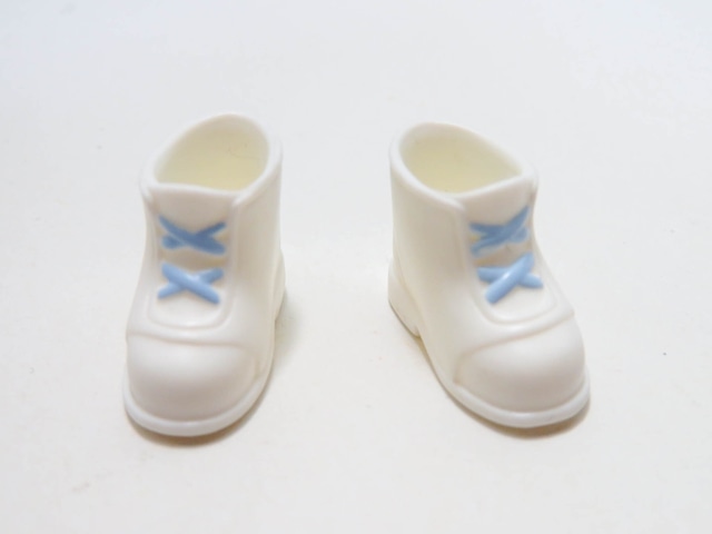 ねんどろいどどーる おようふくセット サスペンダー付きショートパンツセット(ホワイト＆サックスブルー)靴