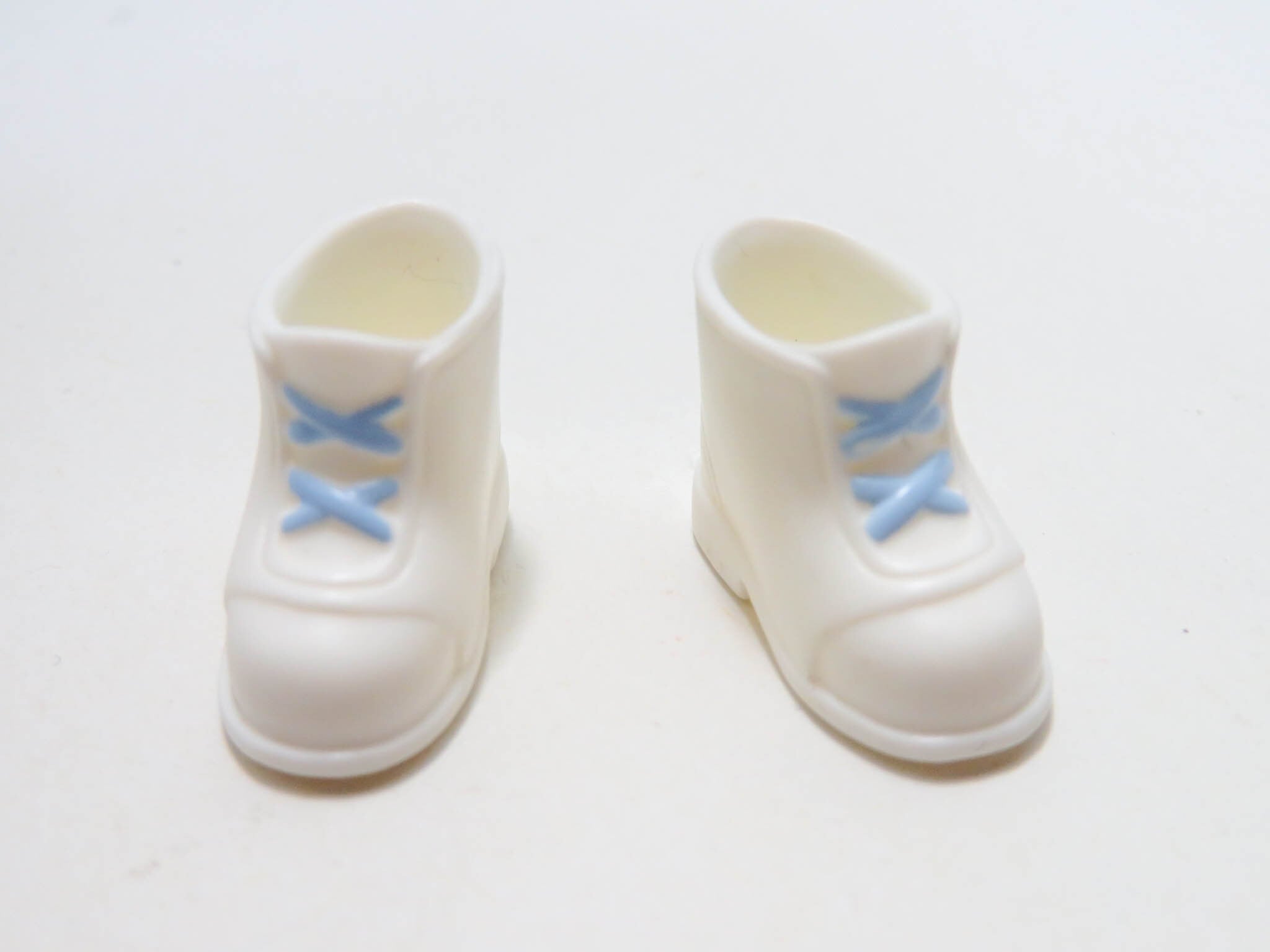 ねんどろいどどーる おようふくセット サスペンダー付きショートパンツセット(ホワイト&サックスブルー)靴