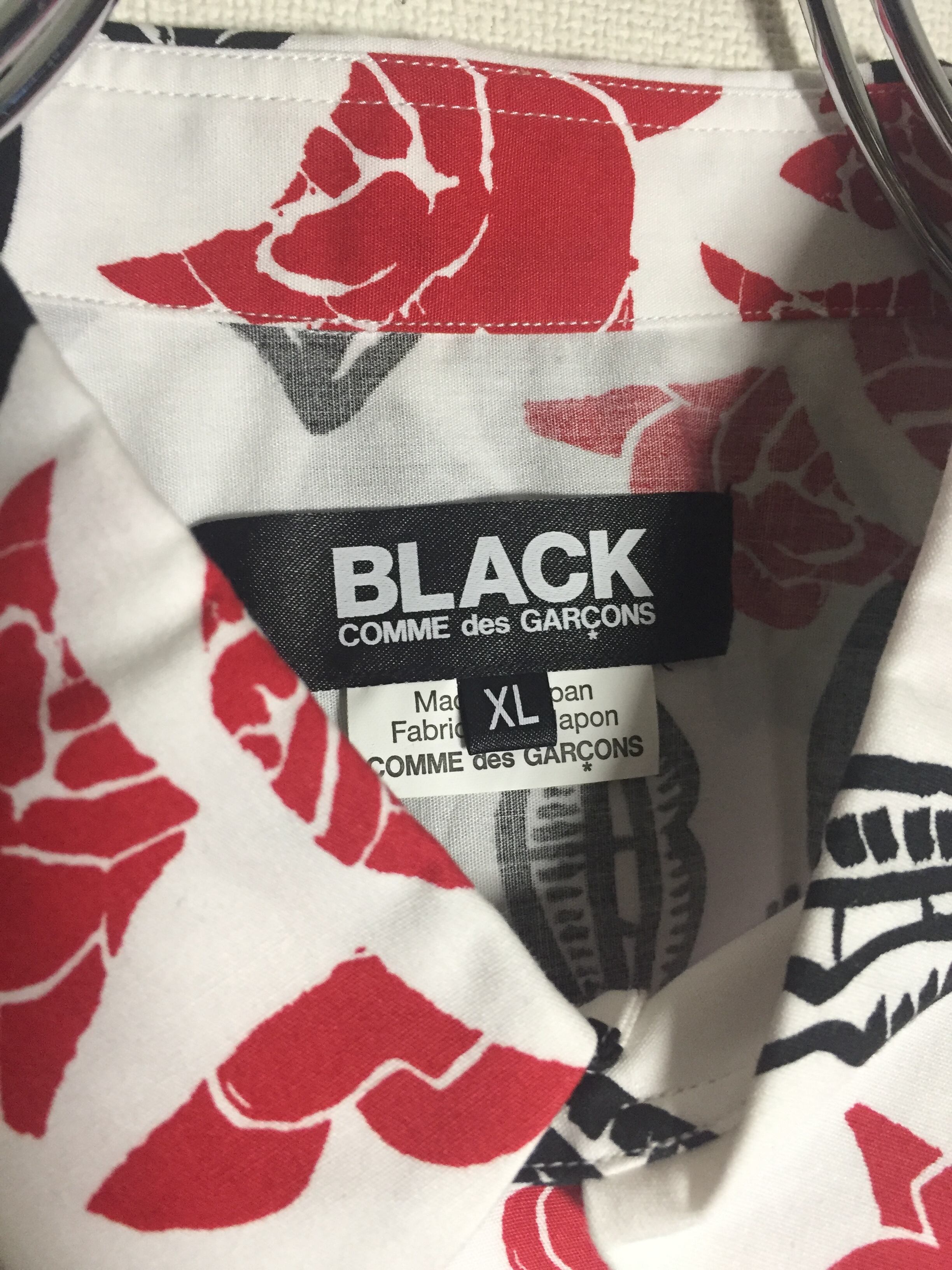 BLACK COMME des GARCONS 総柄 デザインシャツ キスマーク柄 バラ柄