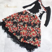 社交ダンス 衣装 スタンダード ドレス ワンピース パーティドレス 赤 白 黒 ブラック系 ホワイト系 レッド系 長袖 花柄 レース 派手 バラ柄 薔薇 ローズ フラワープリント 総柄 柄ワンピース 総レース風 フレアスカート 二重スカート ロング丈 ふんわり スカート ボリューム フリル 花 フェミニン 華やか パーティー イベント 発表会 演奏会 結婚式 ダンス用 競技用 社交ダンスドレス スタンダード用 ドレスワンピ ルンバ ワルツ モダン 黒地 赤白 衣装ワンピース 長袖ワンピース 伸縮性 伸びる